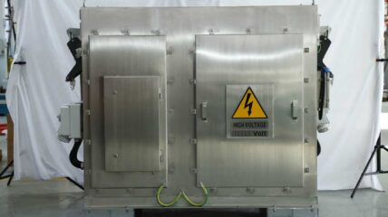 Компания «Глобал Энерго» представила электрические колонки для портовой техники и промышленной инфраструктуры