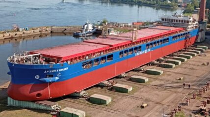 Невский судостроительно-судоремонтный завод ОСК спустил на воду сухогруз «Архип Куинджи» проекта RSD59 