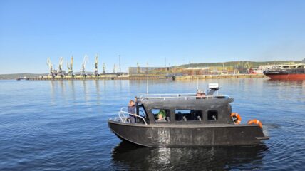 В Мурманске спустили на воду многофункциональный портовый катер «Чиж» проекта 10702
