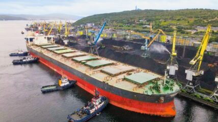 Объем перевалки железной руды в Мурманском морском торговом порту впервые опередил уголь