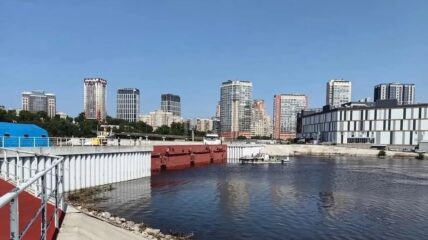 Хабаровский судостроительный завод испытал понтон-батопорт