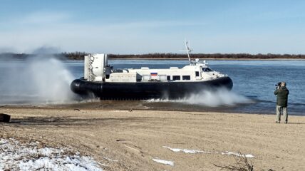 Хабаровский судостроительный завод провел тестовый выход СВП-50 проекта 12270М